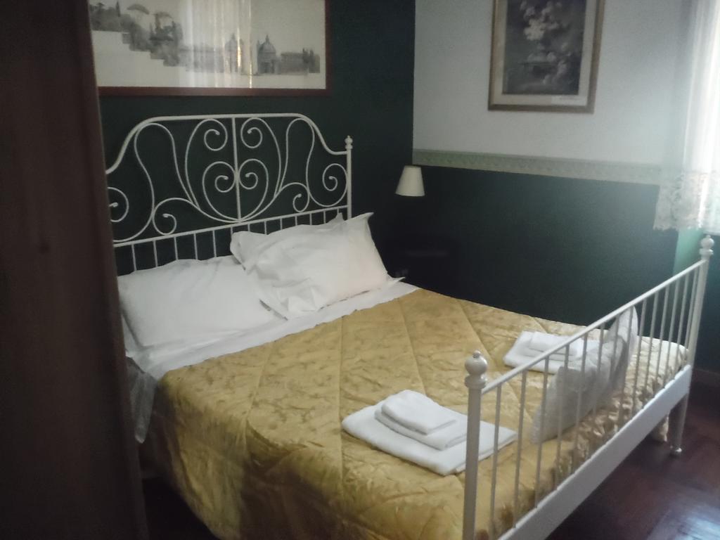 Acomodação com café da manhã  Rossana Holidays 2*